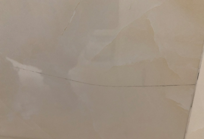 瓷磚開裂了怎么辦？瓷磚裂痕如何防治